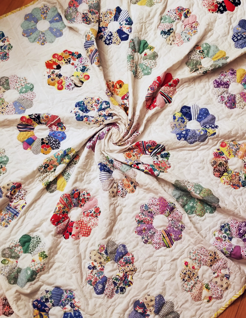 Floral Dresden Plate Quilt